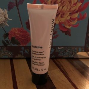 Mary Kay Timewise Liquid Foundation Ivory 3